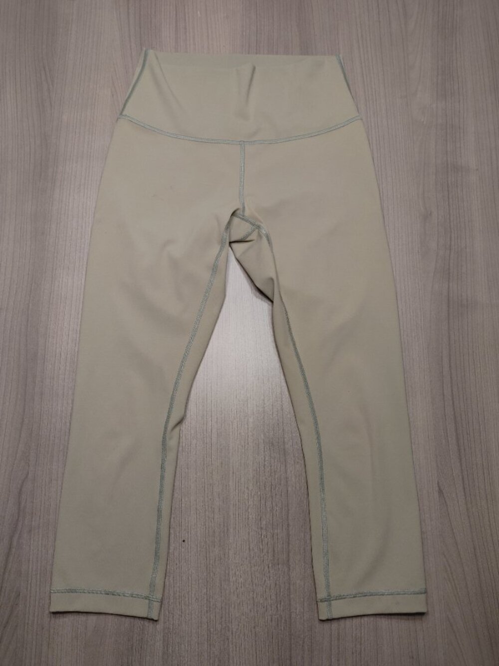 Women's Lululemon High-Rise Crop 23" leggings Size 6